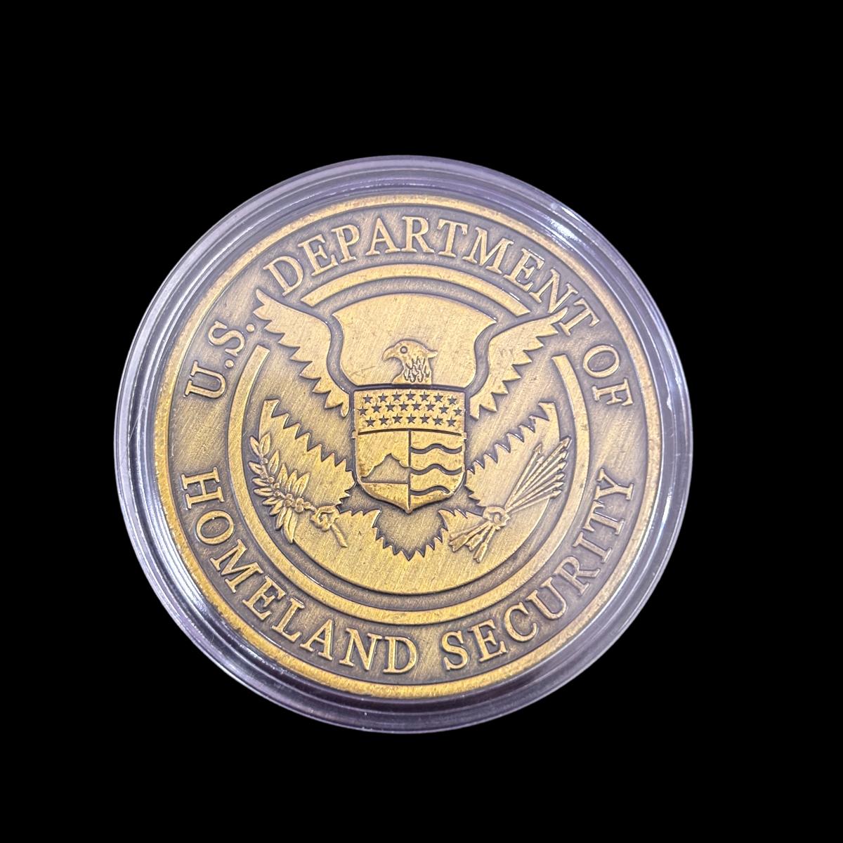 U.S. DEPT. OF HOMELAND SECURITY USSs Challenge Coin