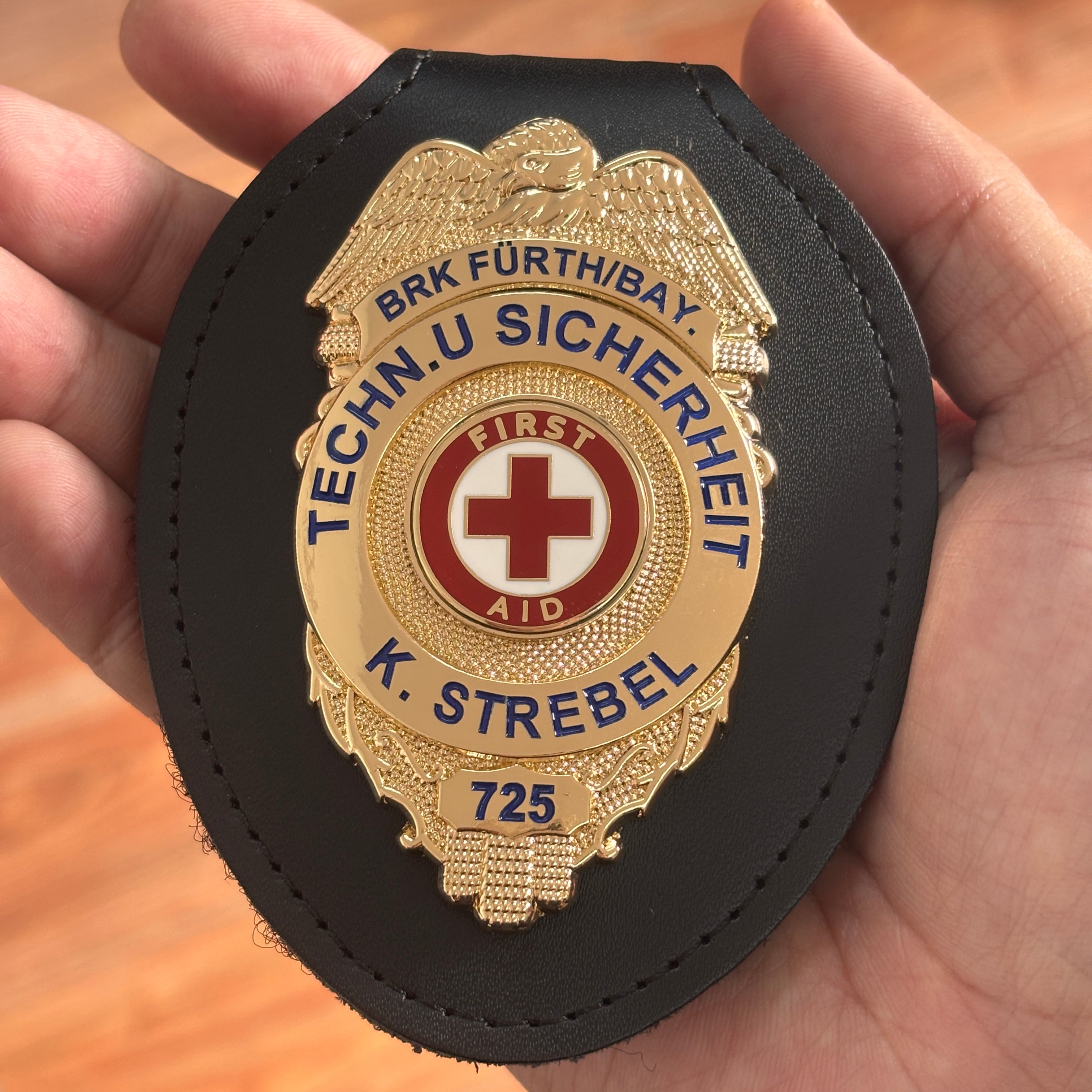 Customizable Badge MA17